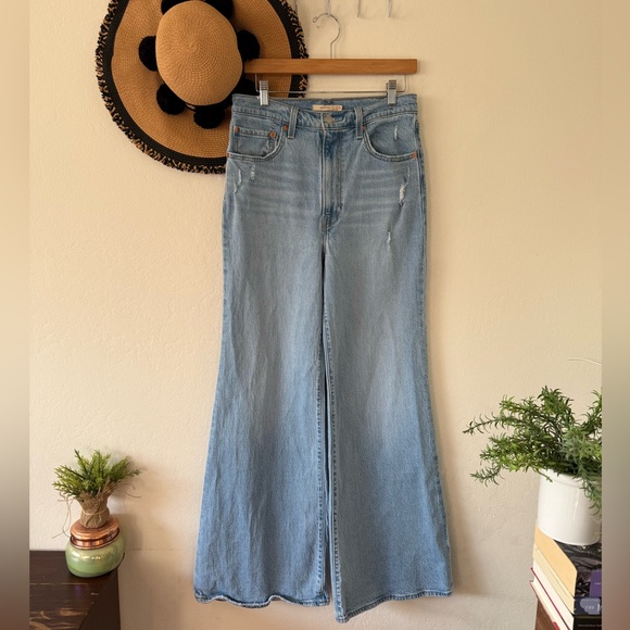Levi's Premium Ribcage Bell Jeans Wide Leg Flare Size 30 - Picture 3 of 16